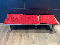 Hutten - houten bank met kussens - afbeelding 2 van  3