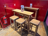 Hutten - houten bartafel met 5 krukken - afbeelding 1 van  6