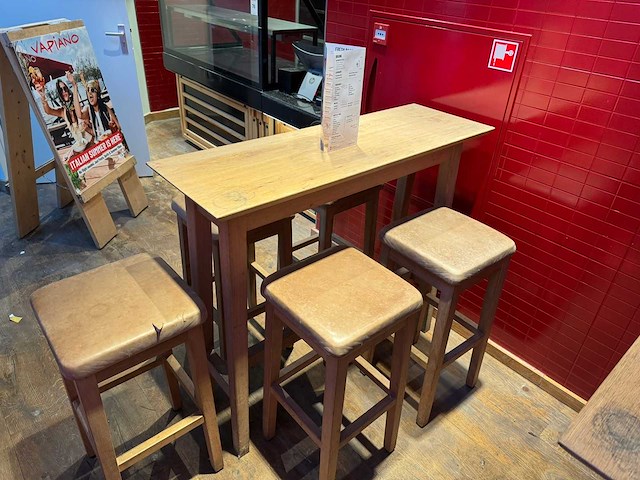 Hutten - houten bartafel met 5 krukken - afbeelding 2 van  6