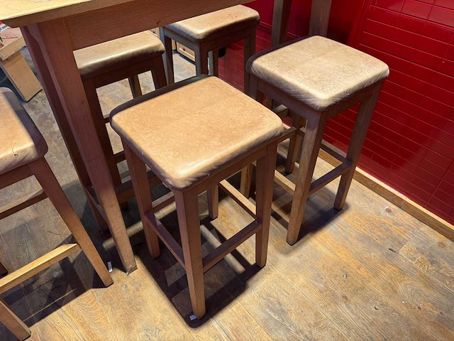 Hutten - houten bartafel met 5 krukken - afbeelding 4 van  6