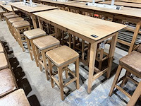 Hutten - houten bartafel met 6 krukken