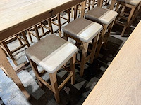 Hutten - houten bartafel met 6 krukken - afbeelding 4 van  5