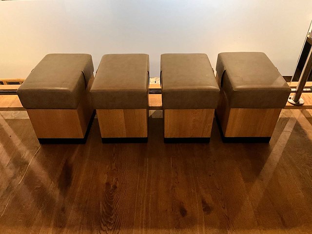 Hutten - houten poef met lederen zitting (4x) - afbeelding 2 van  4