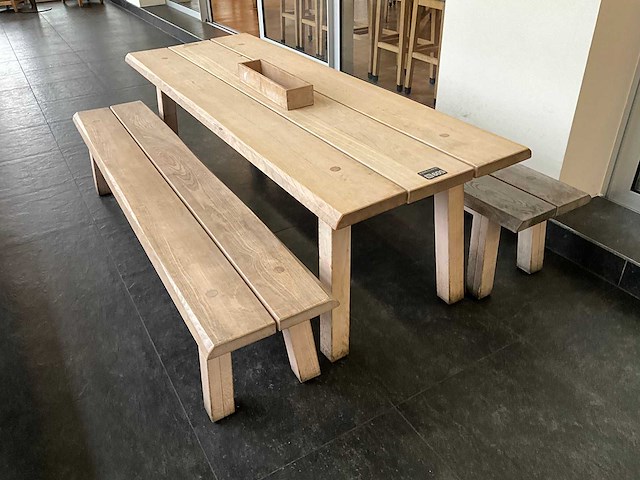 Hutten - houten tafel met 2 banken - afbeelding 1 van  5