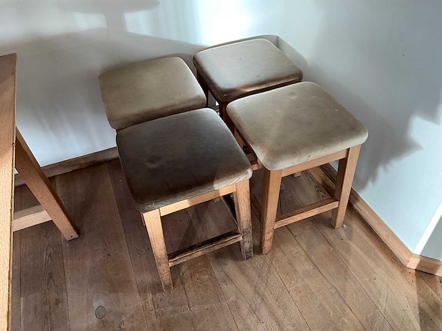 Hutten - kruk (4x) - afbeelding 1 van  5