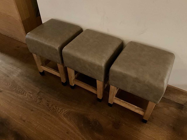 Hutten - kruk met lederen zitting (3x) - afbeelding 1 van  4