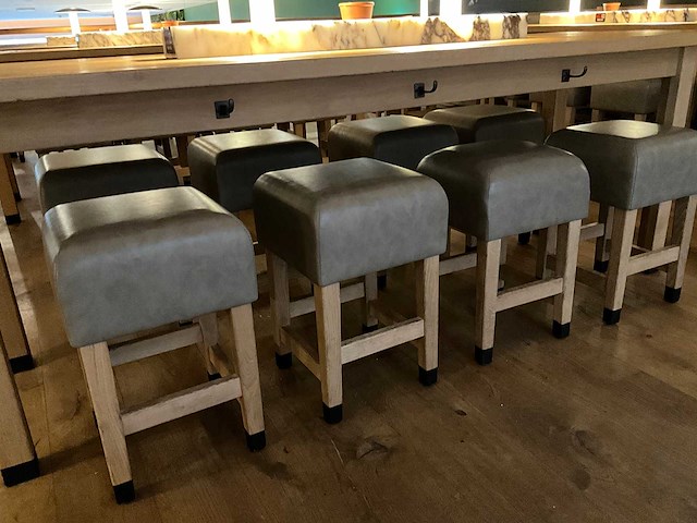 Hutten - kruk met lederen zitting (8x) - afbeelding 1 van  5