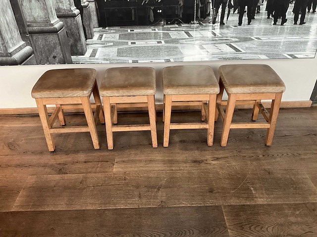 Hutten - lage kruk (4x) - afbeelding 1 van  5