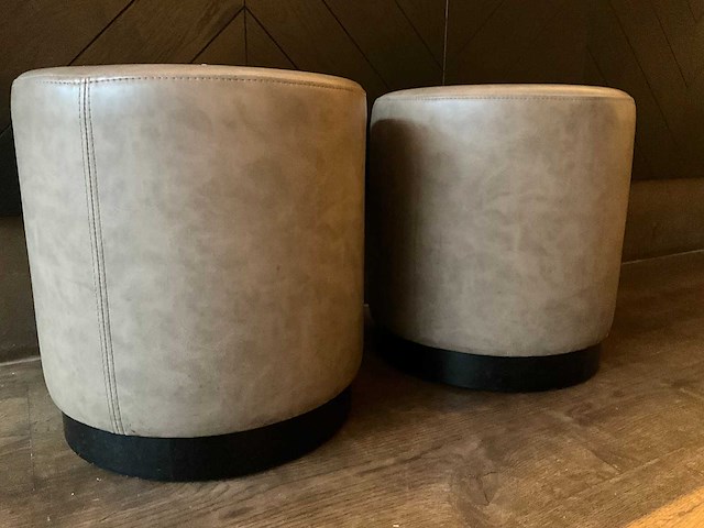Hutten - lederen poef ø 40 cm (2x) - afbeelding 2 van  4