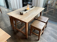 Hutten - restauranttafel met 4 lage krukken - afbeelding 1 van  6