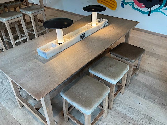 Hutten - restauranttafel met 6 krukken - afbeelding 3 van  6