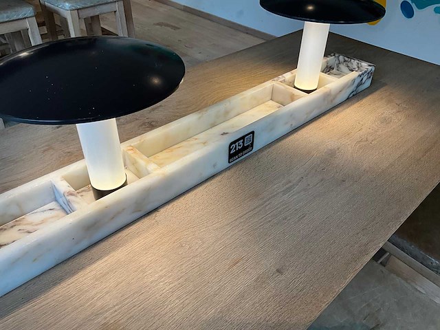 Hutten - restauranttafel met 6 krukken - afbeelding 4 van  6