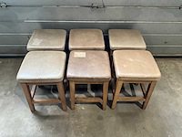 Hutten - restauranttafel met 6 krukken - afbeelding 4 van  5