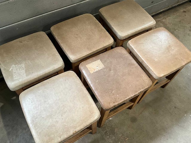 Hutten - restauranttafel met 6 krukken - afbeelding 5 van  5