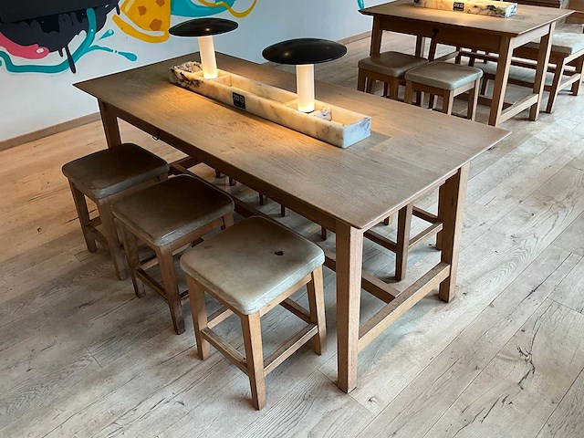 Hutten - restauranttafel met 6 krukken - afbeelding 1 van  5