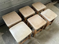 Hutten - restauranttafel met 6 krukken - afbeelding 5 van  5