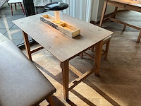 Hutten - restauranttafel met bank en 2 krukken - afbeelding 5 van  8