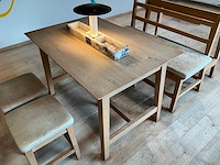 Hutten - restauranttafel met bank en 2 krukken - afbeelding 3 van  7