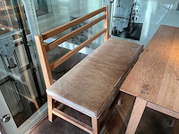 Hutten - restauranttafel met bank en 2 krukken - afbeelding 5 van  6