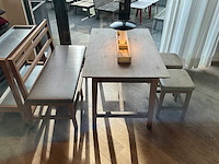 Hutten - restauranttafel met bank en 2 krukken - afbeelding 2 van  8
