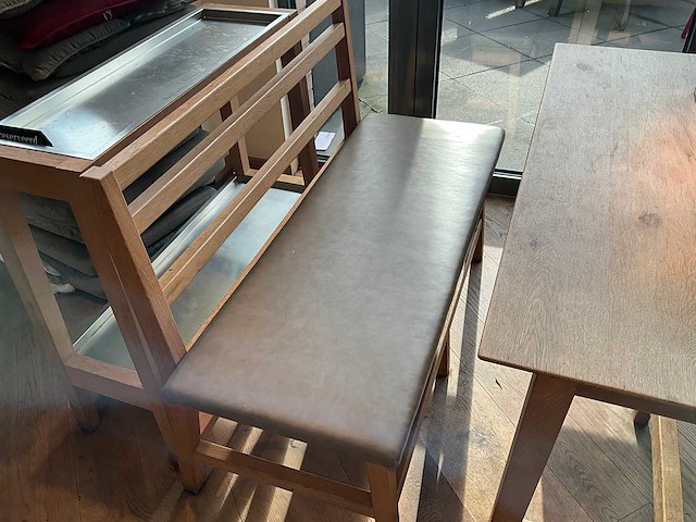 Hutten - restauranttafel met bank en 2 krukken - afbeelding 4 van  8