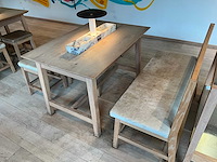 Hutten - restauranttafel met bank en 2 krukken - afbeelding 6 van  7