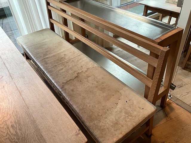 Hutten - restauranttafel met bank en 3 krukken - afbeelding 3 van  8