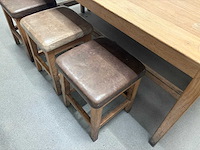 Hutten - restauranttafel met bank en 3 krukken - afbeelding 3 van  5