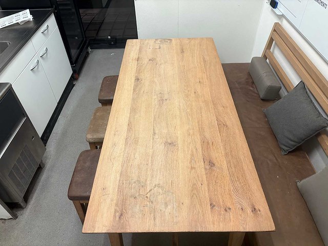 Hutten - restauranttafel met bank en 3 krukken - afbeelding 5 van  5