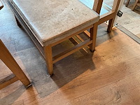 Hutten - restauranttafel met bank en 3 krukken - afbeelding 4 van  8