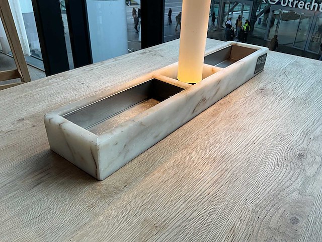 Hutten - restauranttafel met marmeren opbouw en verlichting - afbeelding 4 van  5