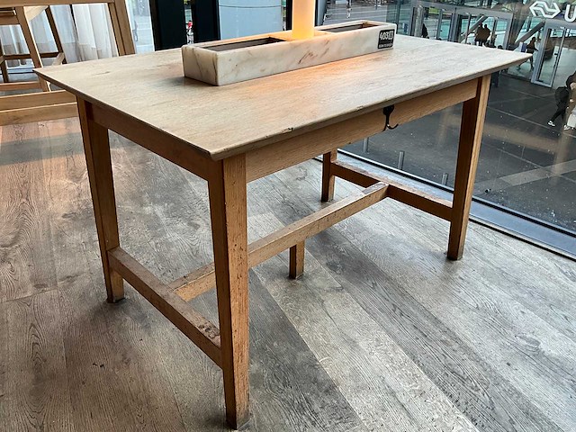 Hutten - restauranttafel met marmeren opbouw en verlichting - afbeelding 5 van  5