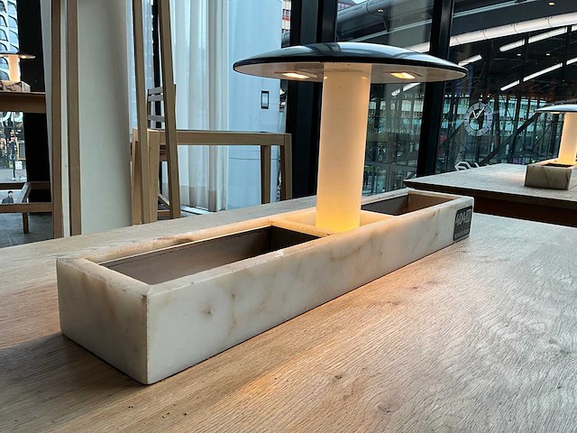 Hutten - restauranttafel met marmeren opbouw en verlichting - afbeelding 4 van  5