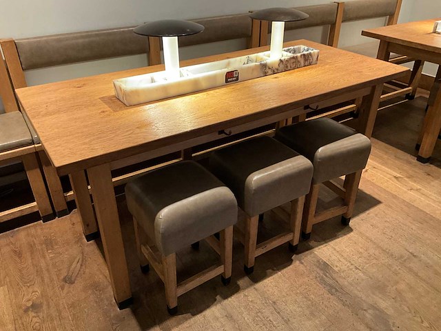 Hutten - set van halfhoge tafels (2x), banken (2x) & krukken (5x) - afbeelding 4 van  8