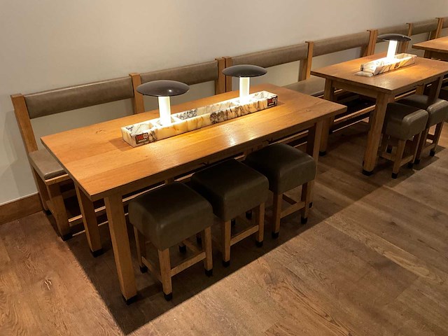 Hutten - set van halfhoge tafels (2x), banken (2x) & krukken (5x) - afbeelding 1 van  10