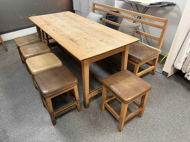 Hutten - tafel met bank en 5 krukken - afbeelding 2 van  7