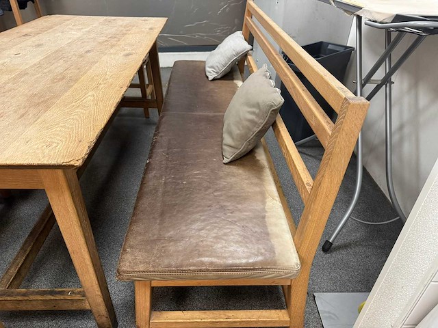 Hutten - tafel met bank en 5 krukken - afbeelding 4 van  7