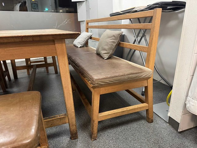 Hutten - tafel met bank en 5 krukken - afbeelding 5 van  7