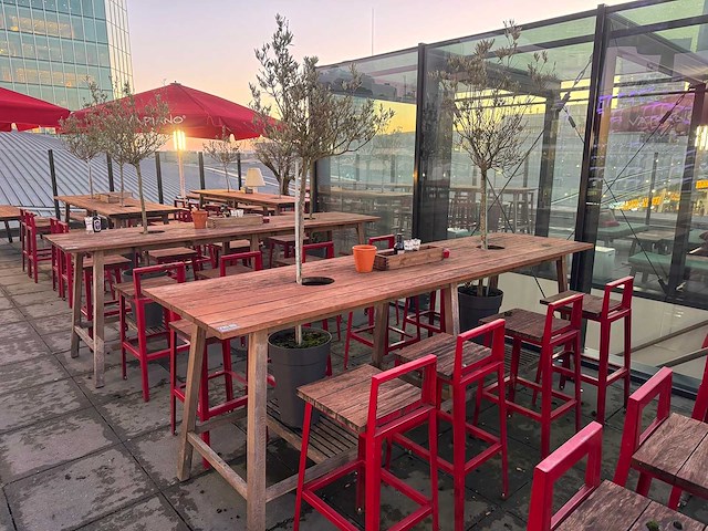 Hutten - terras bartafel met boompjes (2x) - afbeelding 3 van  5