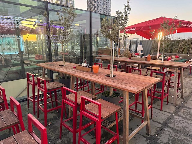 Hutten - terras bartafel met boompjes (2x) - afbeelding 5 van  5