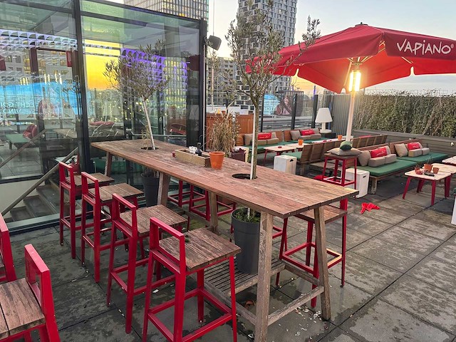 Hutten - terras bartafel met boompjes - afbeelding 3 van  6