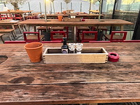 Hutten - terras bartafel met boompjes - afbeelding 4 van  6