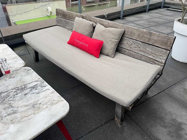 Hutten - terrasbank met kussens - afbeelding 1 van  5