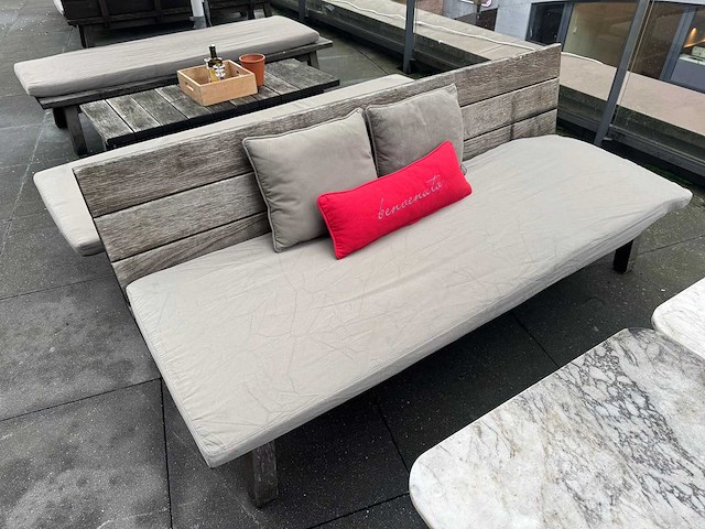 Hutten - terrasbank met kussens - afbeelding 1 van  5