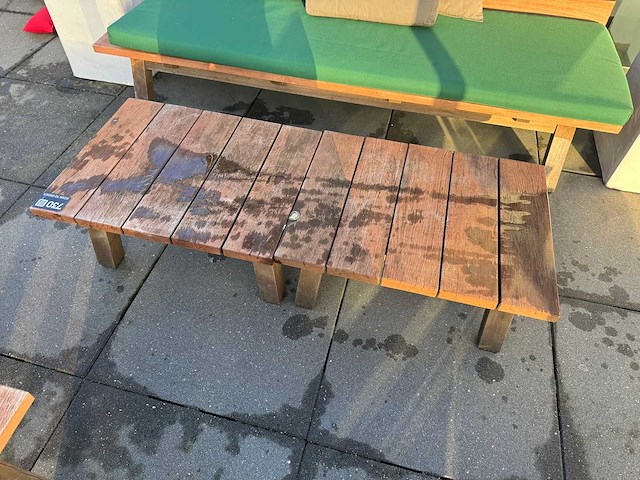 Hutten - terrasset bank met 2 tafels - afbeelding 3 van  4