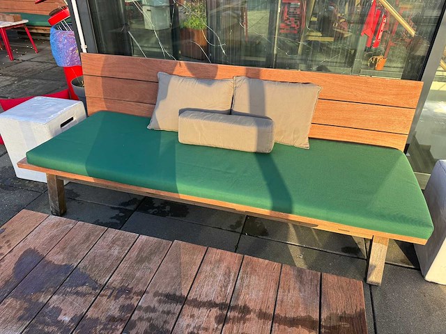 Hutten - terrasset bank met 2 tafels - afbeelding 4 van  4