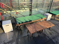 Hutten - terrasset bank met 2 tafels - afbeelding 1 van  5