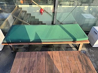 Hutten - terrasset bank met 2 tafels - afbeelding 3 van  5