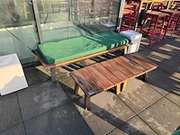 Hutten - terrasset bank met 2 tafels - afbeelding 2 van  7