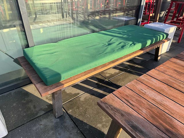 Hutten - terrasset bank met 2 tafels - afbeelding 4 van  7